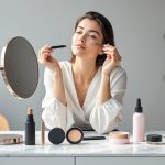 découvrez 5 astuces beauté pour un relooking express et gagnez du temps au quotidien tout en restant élégant(e).